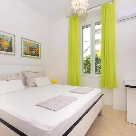 Guest House Cinema Close To Port Dubrovnik Exterior photo