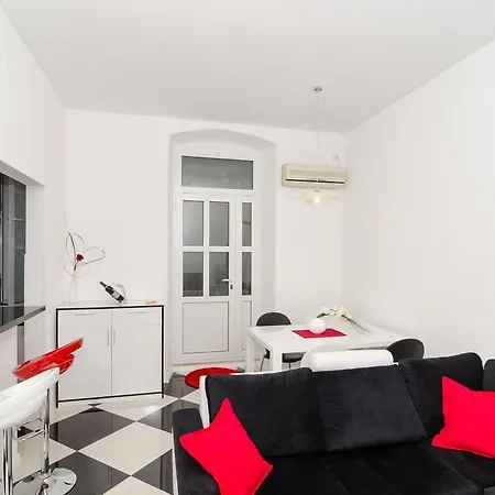Guest House Cinema Close To Port Dubrovnik Exterior photo