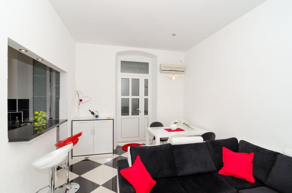 Cinema Close To Port Apartment *